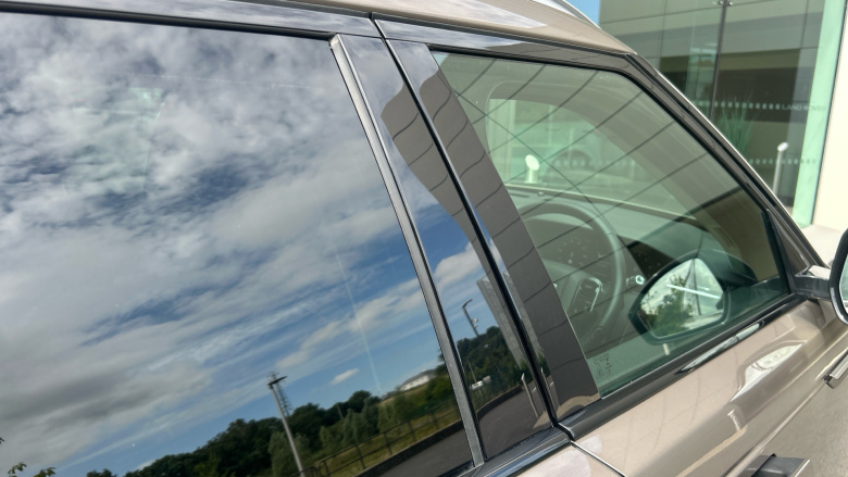 Land Rover Range Rover Velar 2.0 P250 SE 5dr Auto Petrol Estate